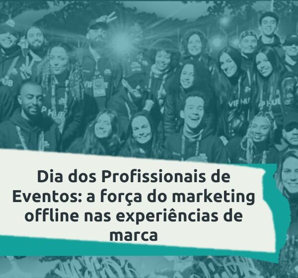 Profissionais de eventos promovendo conexões com o público por meio de ações de marketing offline.